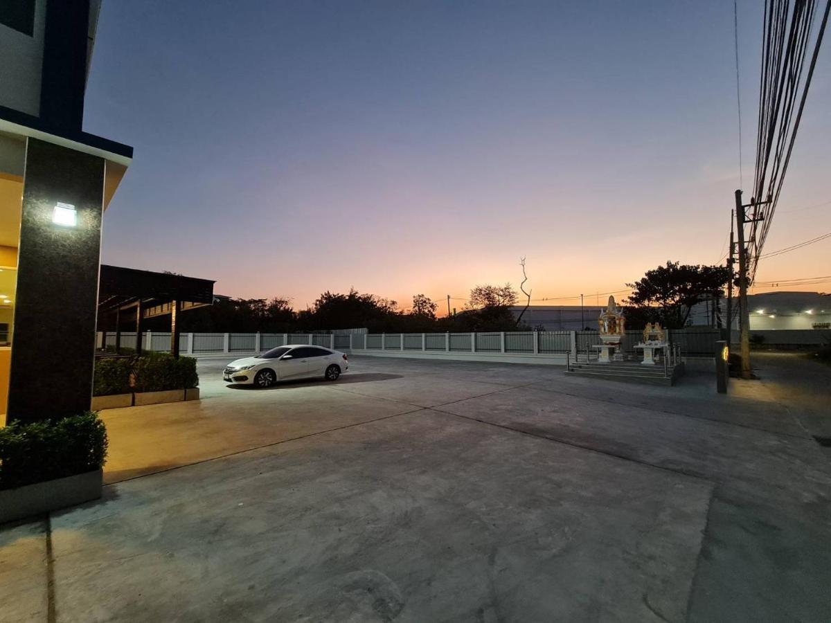 The Charlotte Smart Hotel Lop Buri Εξωτερικό φωτογραφία