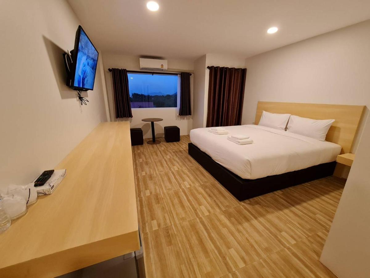 The Charlotte Smart Hotel Lop Buri Εξωτερικό φωτογραφία