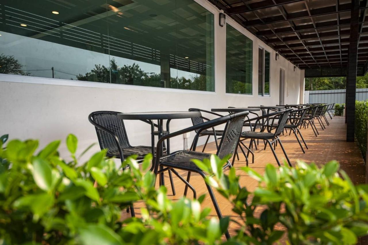The Charlotte Smart Hotel Lop Buri Εξωτερικό φωτογραφία