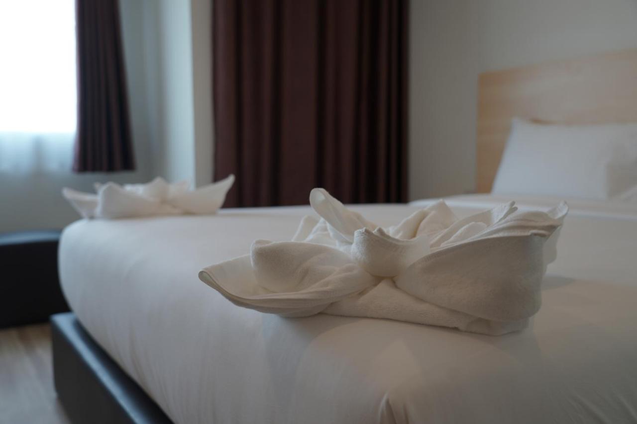 The Charlotte Smart Hotel Lop Buri Εξωτερικό φωτογραφία